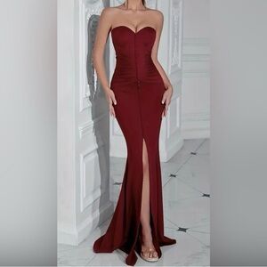 Elegant Burgundy Strapless Evening Gown